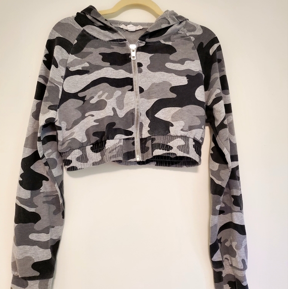 Cropped camo zip-up - Picture 2 of 2